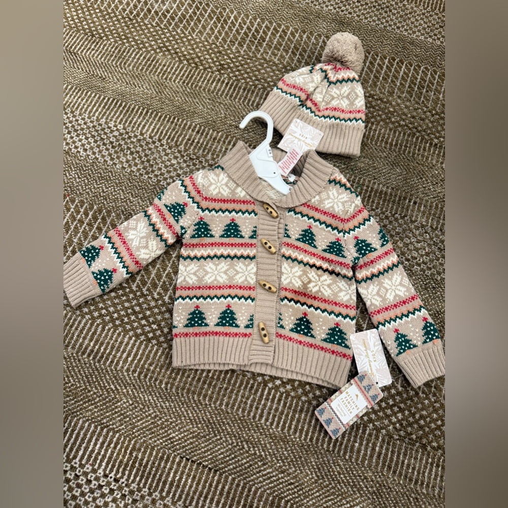 Sweater plus a hat size 18 months